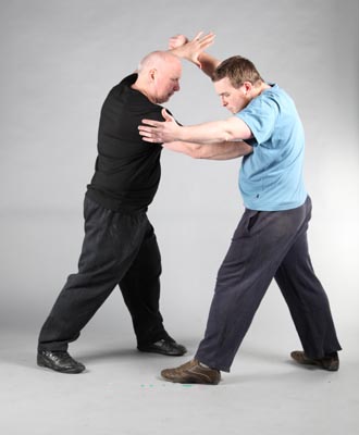 Sifu Roberson demonstrating an application of Fair Lady Works the Shuttles Sifu Roberson demonstrating an application of Fair Lady Works the Shuttles